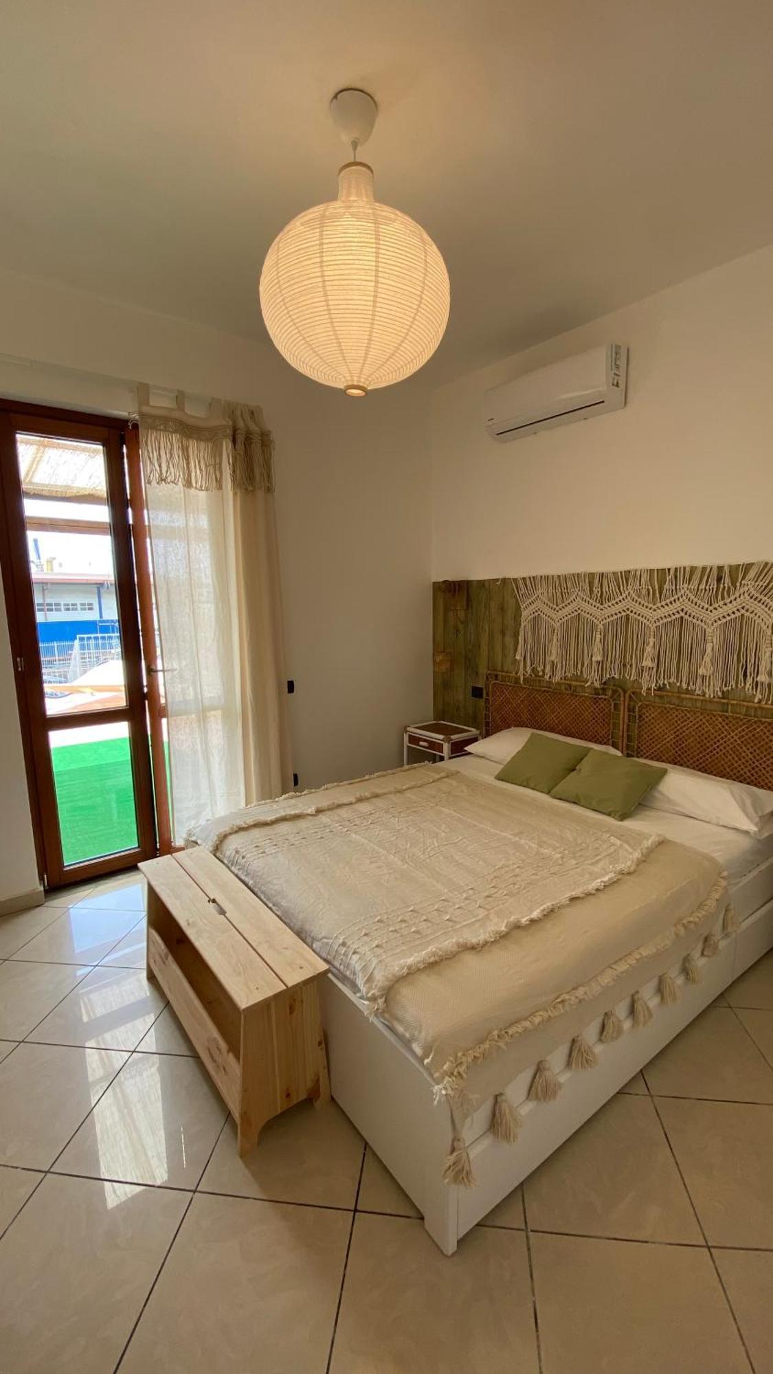 Giu Al Porto Apartment Salerno Bagian luar foto